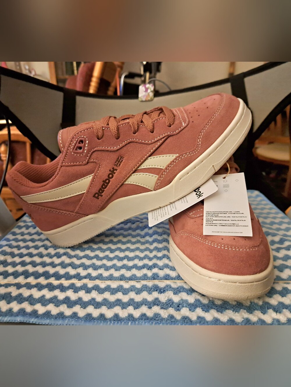 REEBOK womens BASKETBALL suede SNEAKERS brand new with original box SIZE 9.5